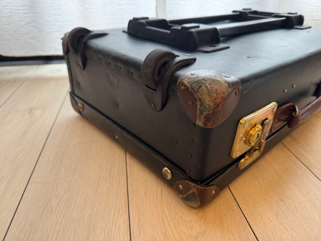 グローブトロッター　 黒　キャリーケース　20インチ　キャビンサイズ