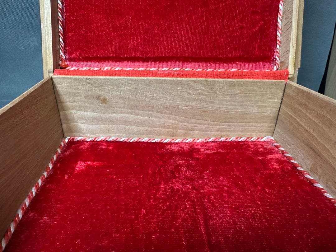 インド白檀　木彫り　骨董 木製　置物　骨董　アンティーク　小物入れ