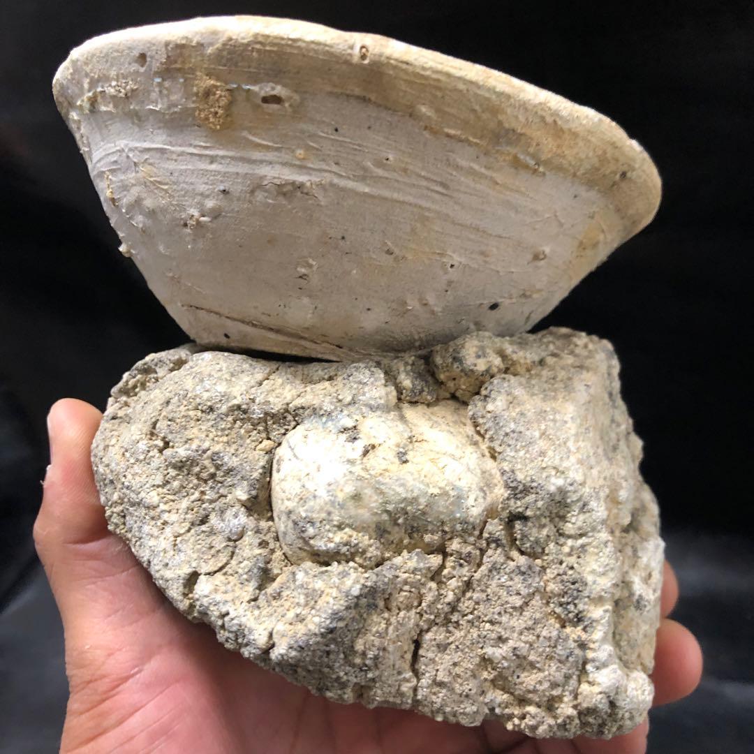 超珍品◾️蔵から超激レアな素焼きの台座が残った雰囲気の凄い抹茶茶碗が出て来ました。