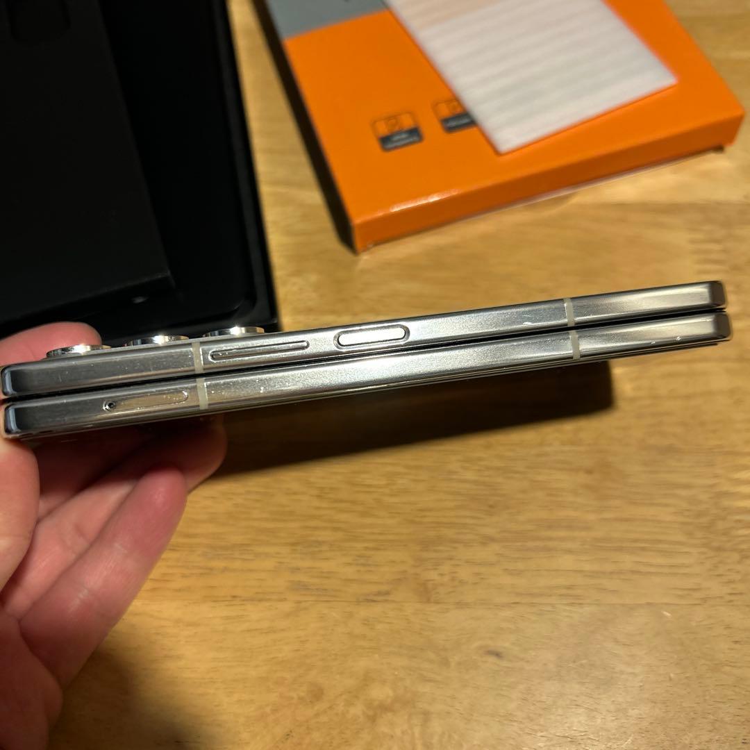 Samsung Galaxy Z Fold5 純正カバー　ペン付き 512G