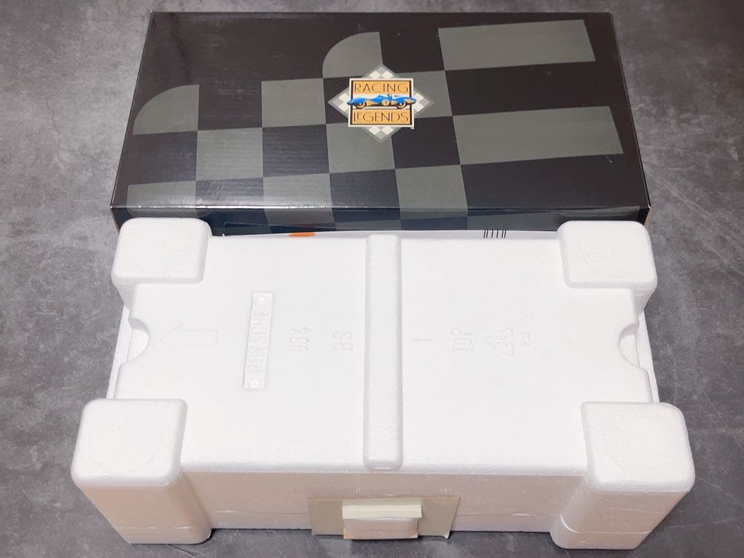 エグゾト 1/18 ポルシェ　934 RSR #69 HCC Skiwear