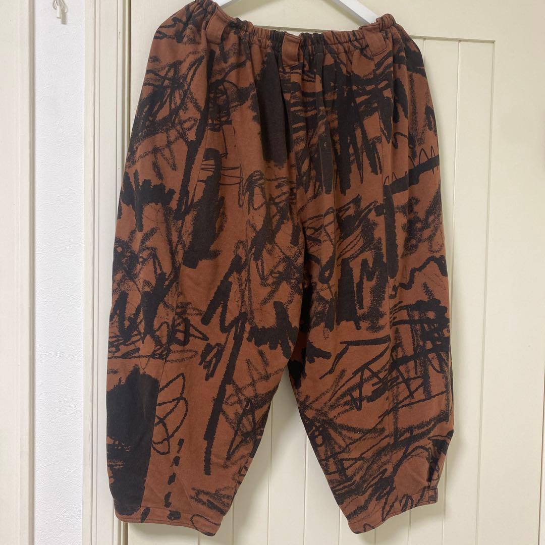 萌／MOYURU モユル　ブラウン・黒グラフィック サルエルちゃこにゃ