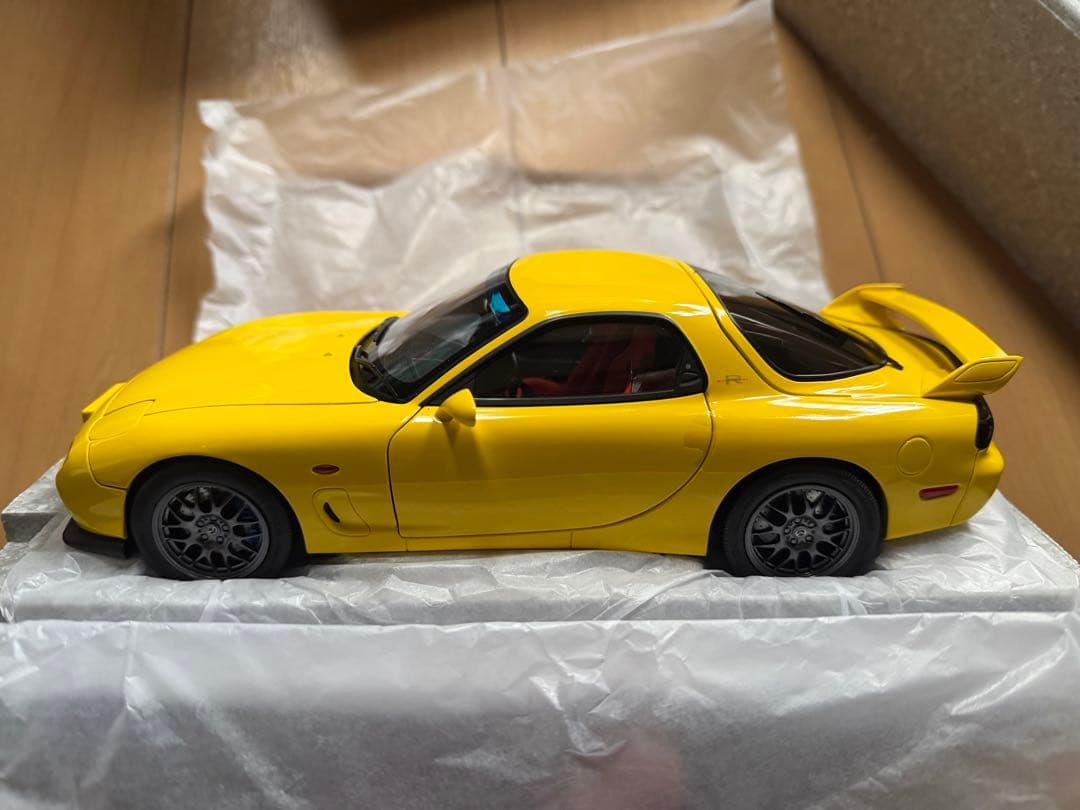 オートアート同様マツダ　RX-7 FD 1／18
