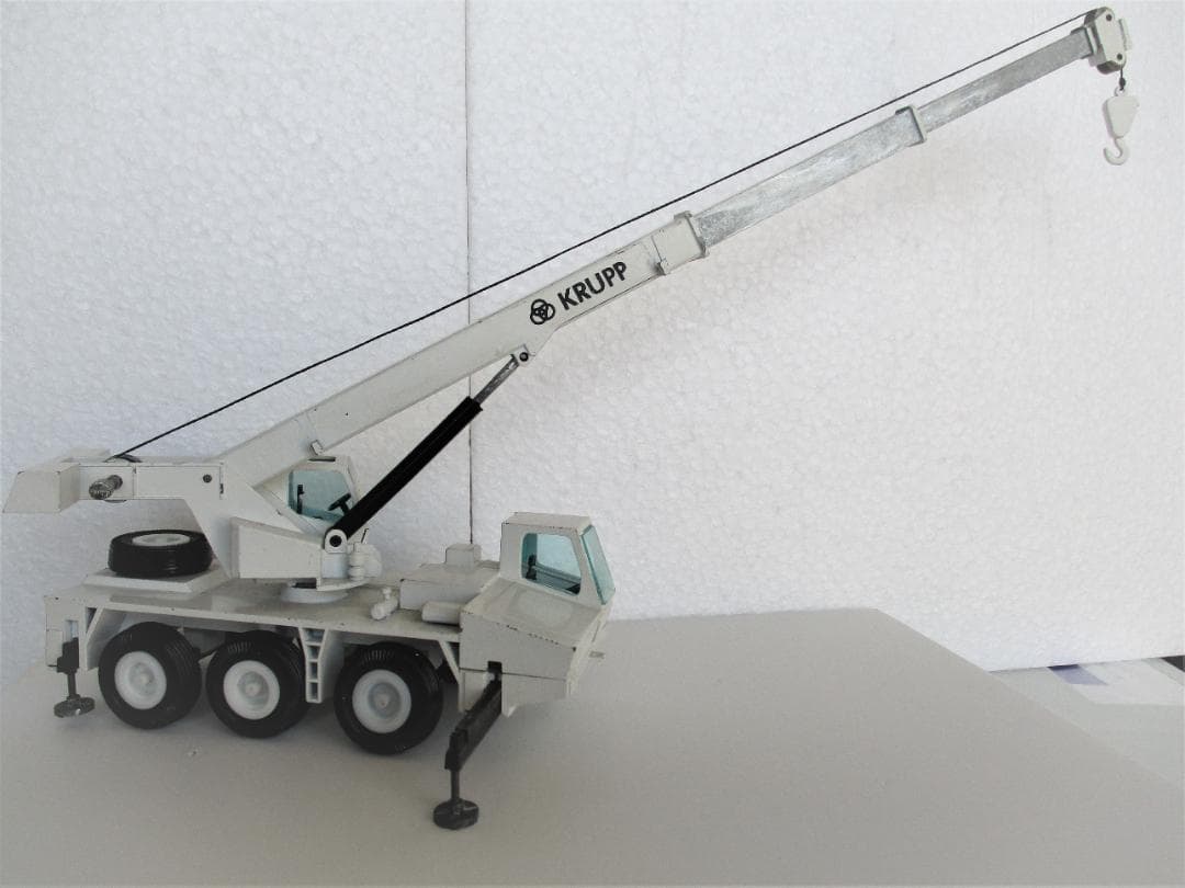 『超レア・格安』ドイツＫＲＵＰＰ社　移動式クレーン車/ＮＺＧ　１/５０ミニチュア