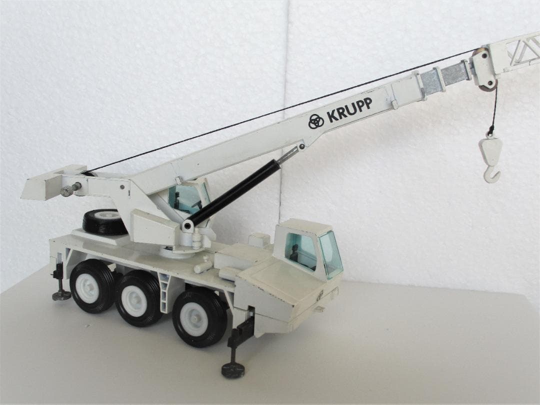 『超レア・格安』ドイツＫＲＵＰＰ社　移動式クレーン車/ＮＺＧ　１/５０ミニチュア