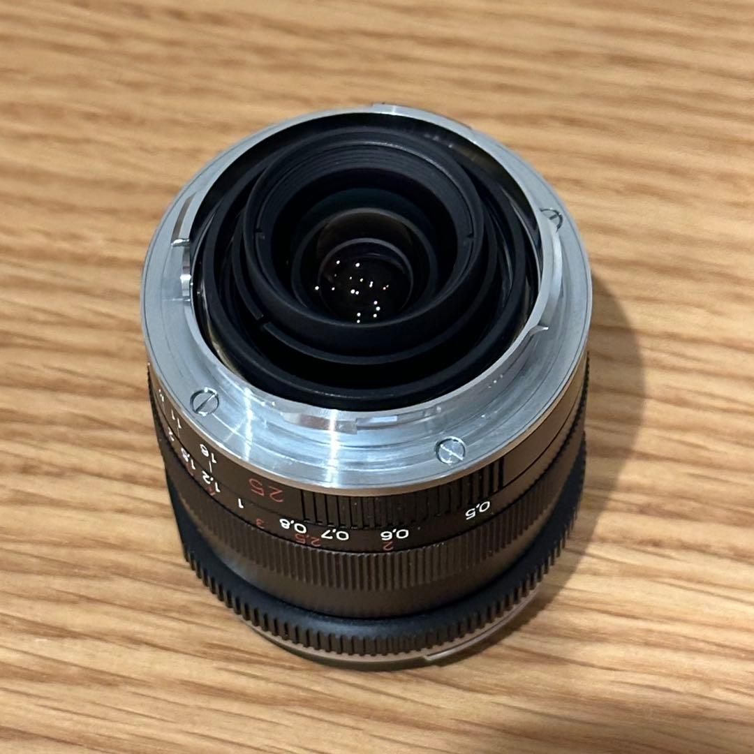 Carl Zeiss Biogon 2.8/25 ZM レンズ + 純正フード