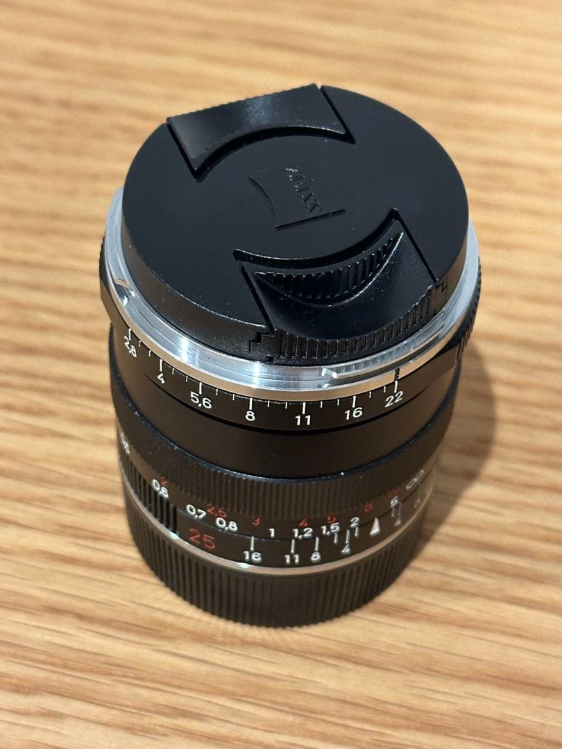 Carl Zeiss Biogon 2.8/25 ZM レンズ + 純正フード