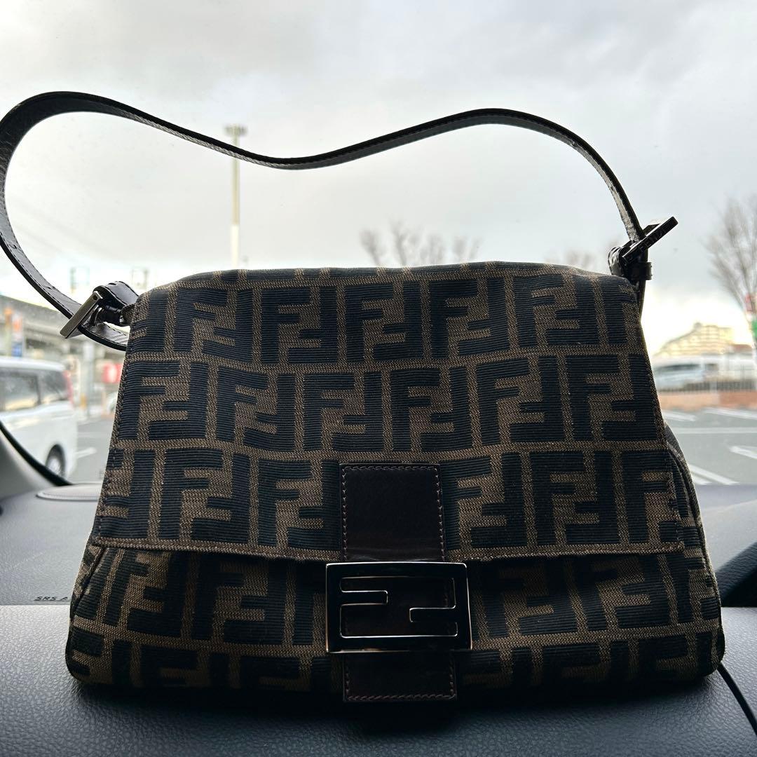 極美品 FENDI フェンディ マンマバケット ショルダーバッグ ズッカ柄