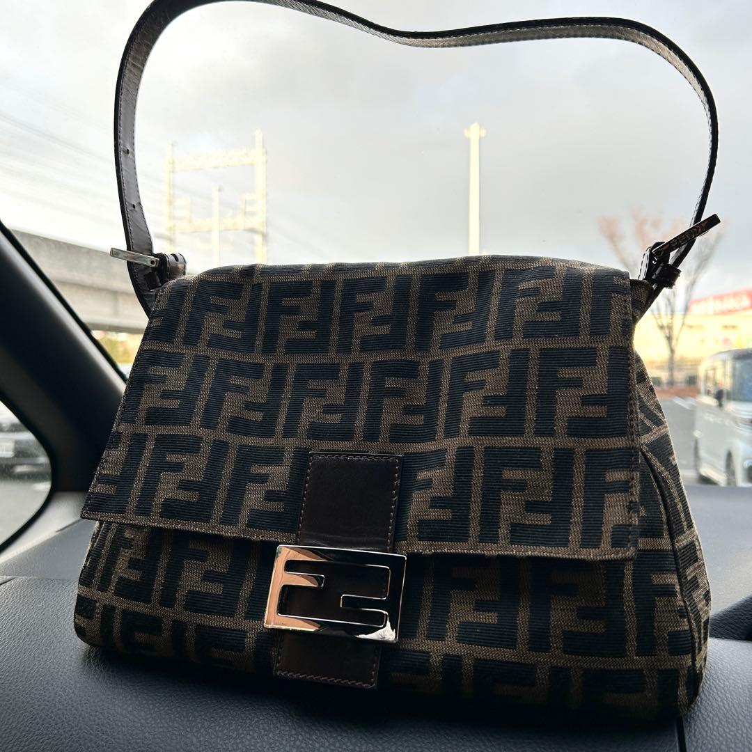 極美品 FENDI フェンディ マンマバケット ショルダーバッグ ズッカ柄