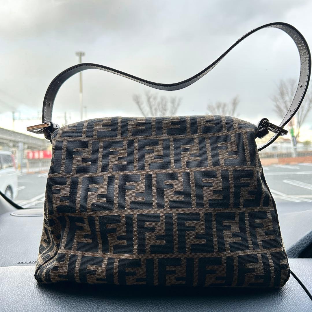極美品 FENDI フェンディ マンマバケット ショルダーバッグ ズッカ柄