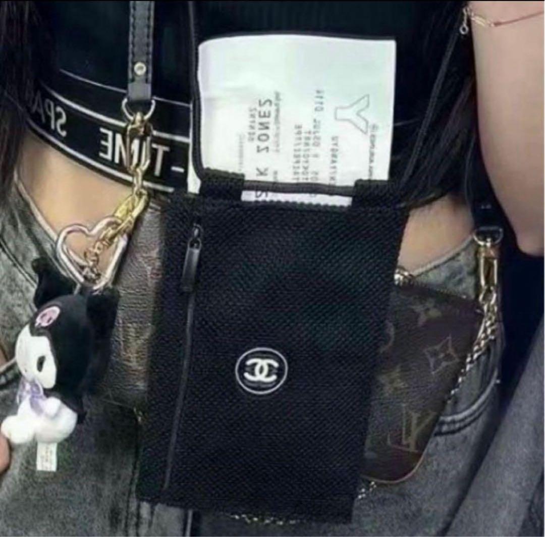 海外で買い集めたブローチ シルバー キラキラ パール メッシュショルダーケース