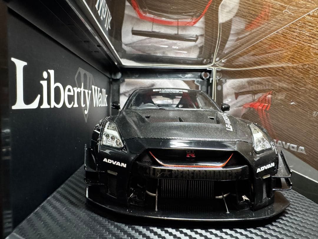 絶版 Nissan GT-R R35 Liberty Walk 1/18