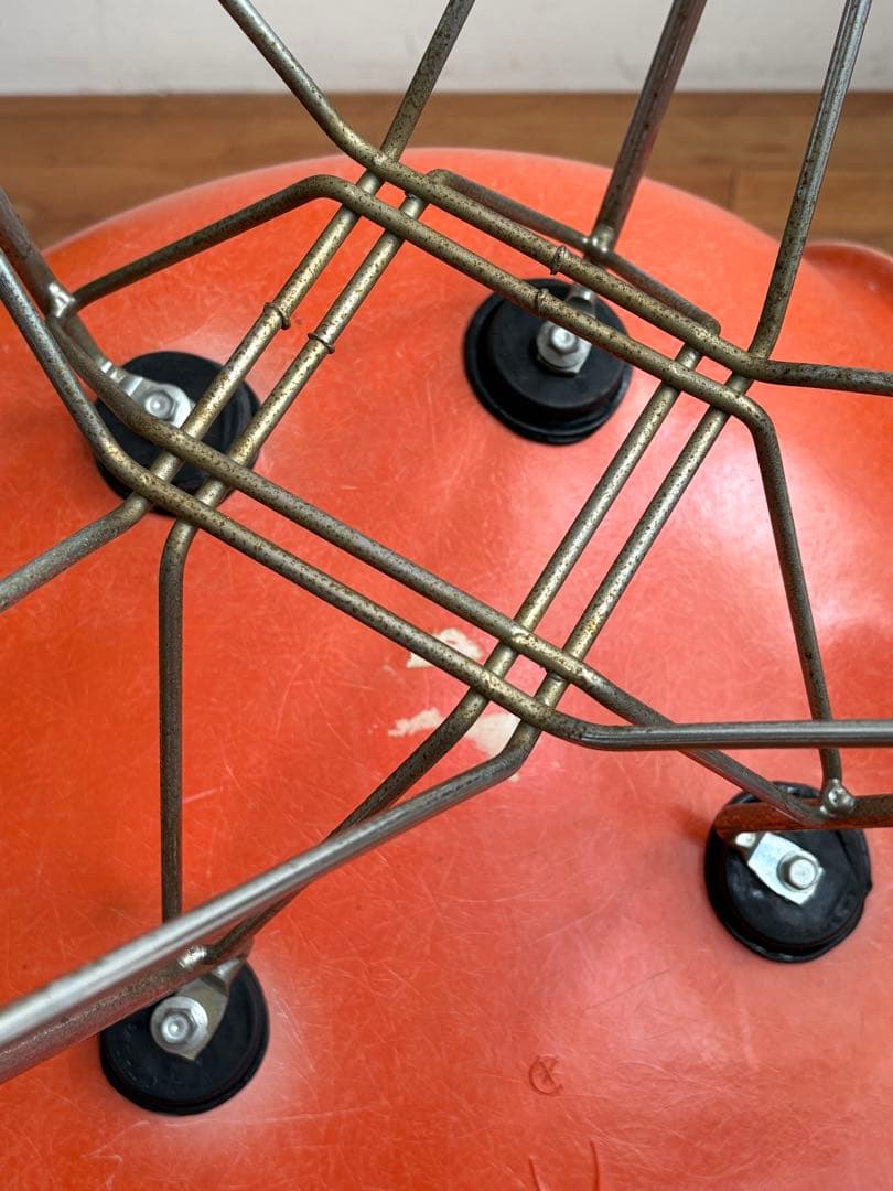 ハーマンミラー　シェルチェア　エッフェルベース　オレンジ　年代不明　ファイバー