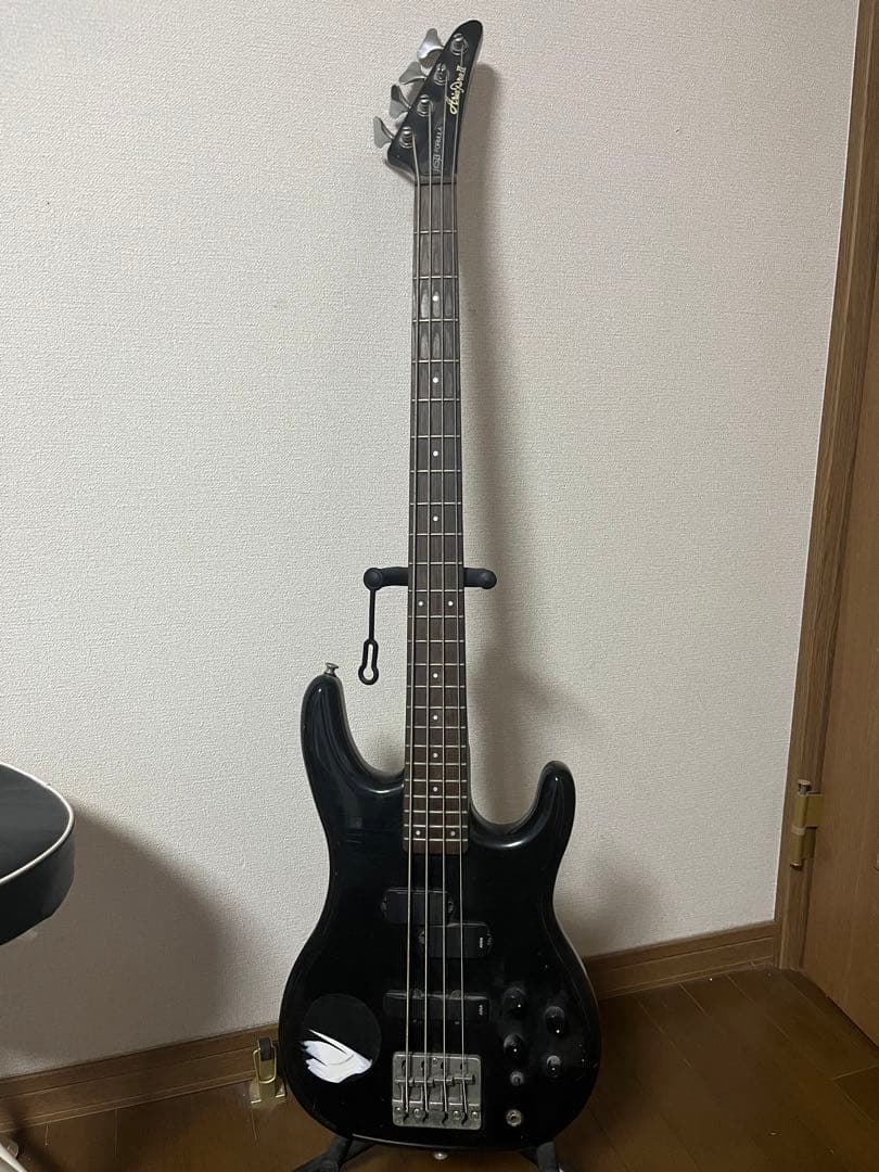 Aria Pro IIのRSB Seriesエレキベース スタンド付き
