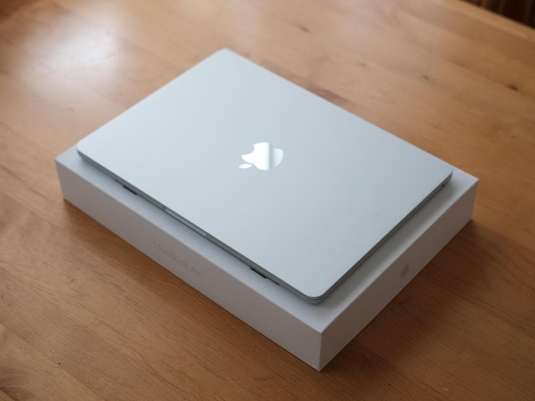 【美品】MacBook Air (M2) 256GB シルバー