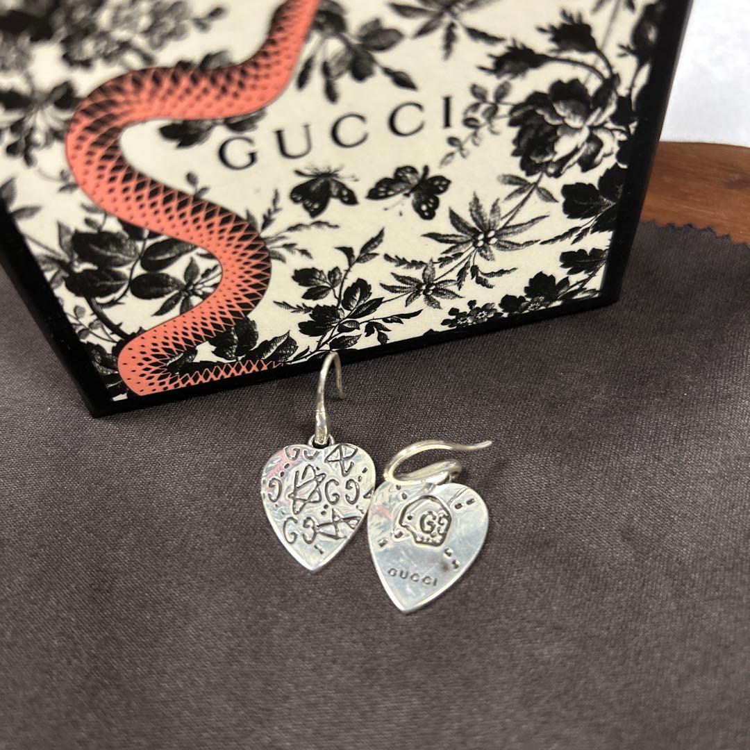 GUCCI ハート型シルバーピアス