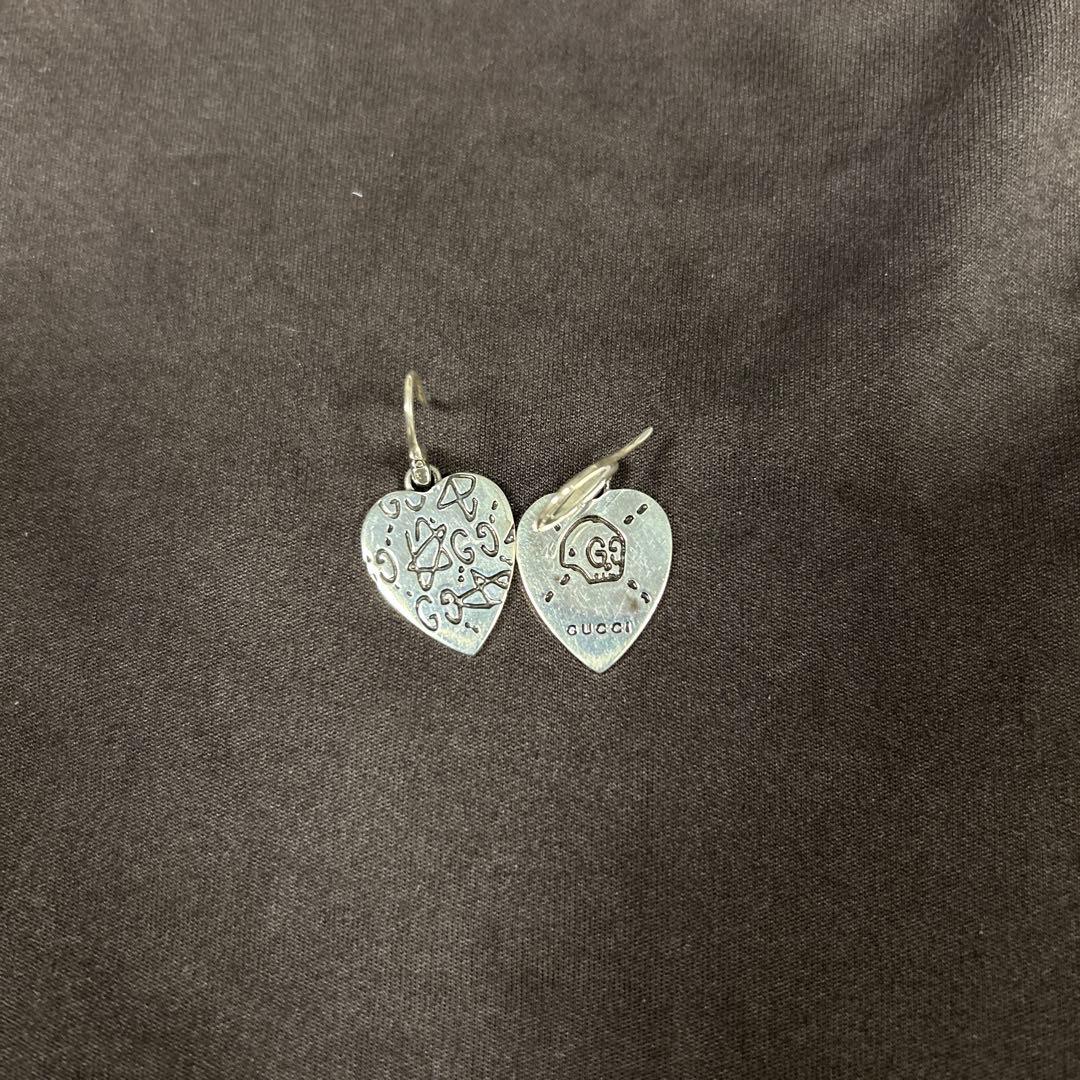 GUCCI ハート型シルバーピアス