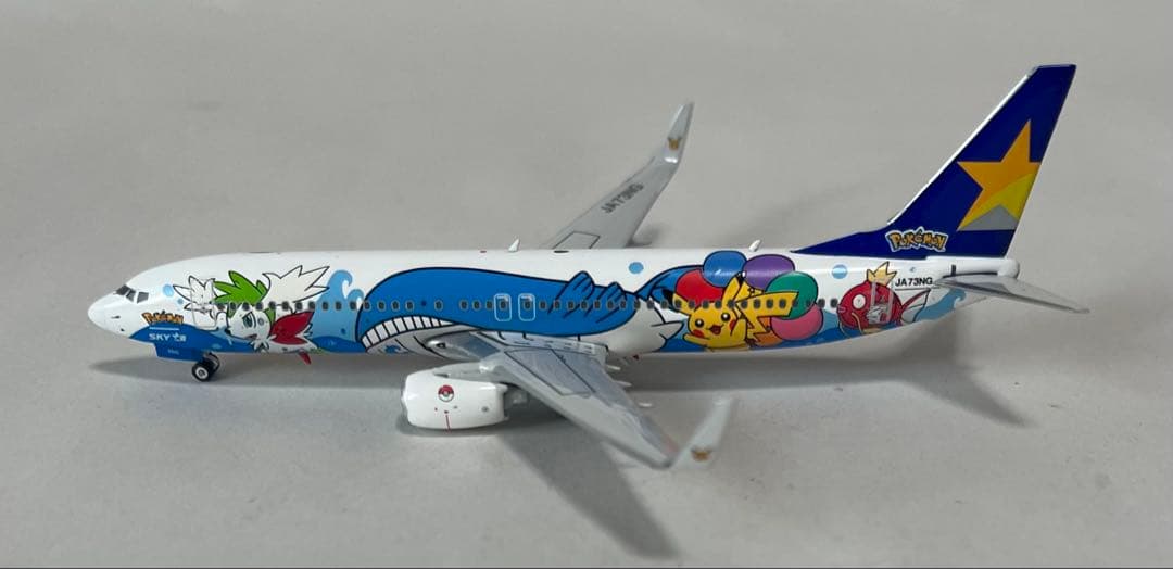 skylark B 737-800 Pokémon