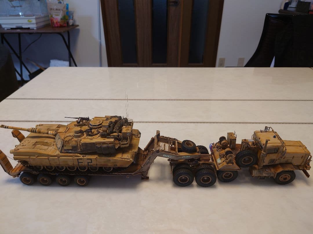 ホビーボス　戦車運搬車＆重装備セミトレーラー＆タミヤ　エイブラムス　1/35