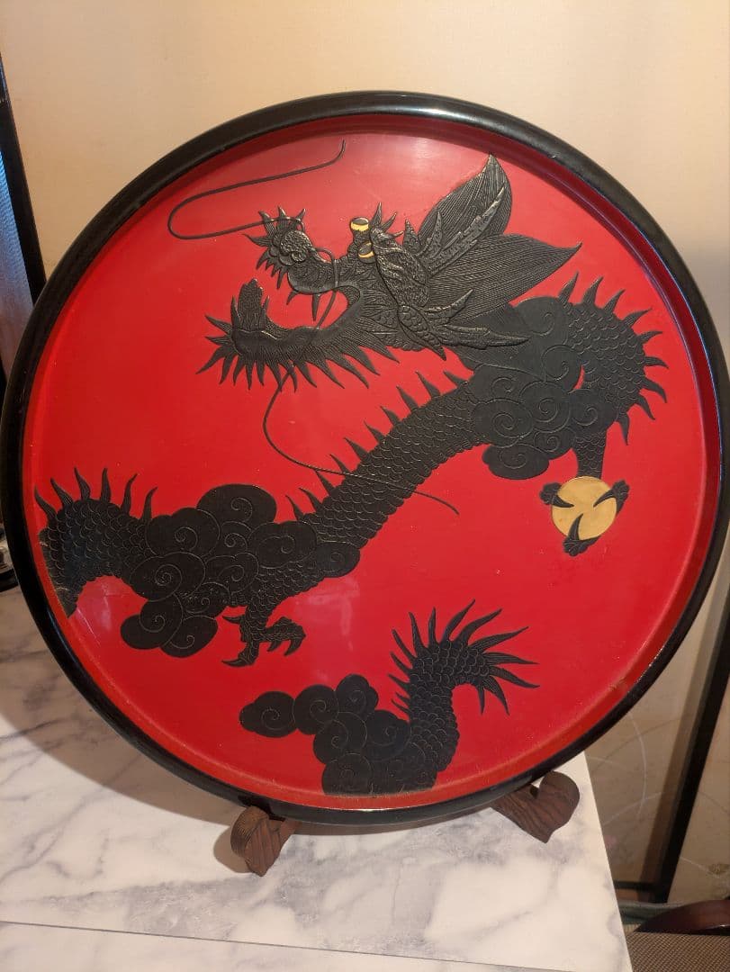 琉球漆器 盆 龍と蝶のデザイン