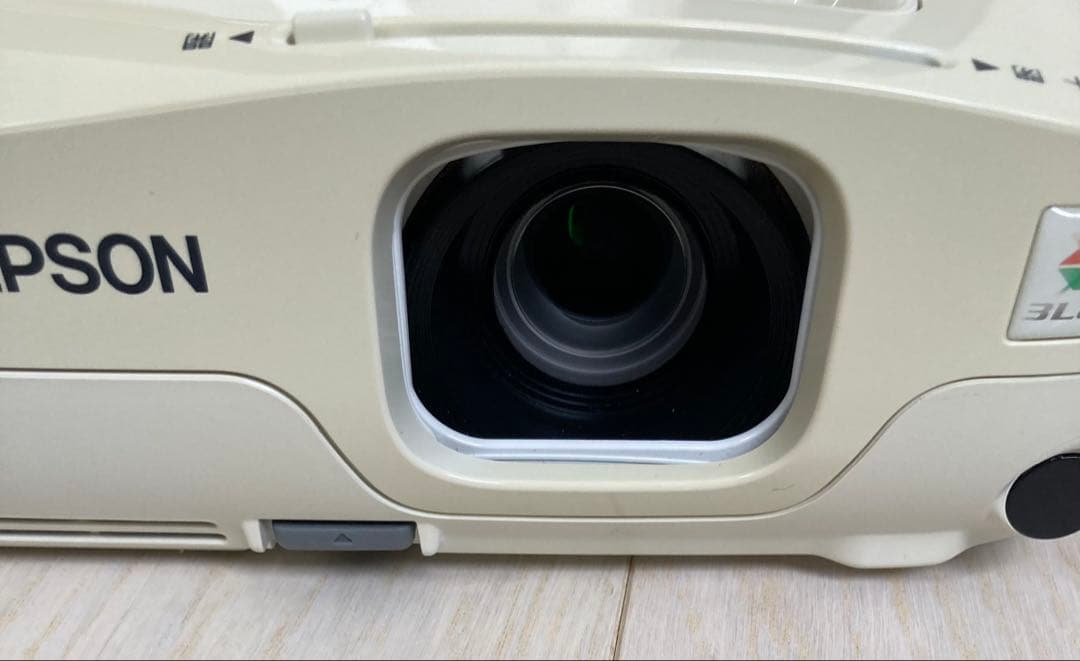 エプソンプロジェクター　EB-S8