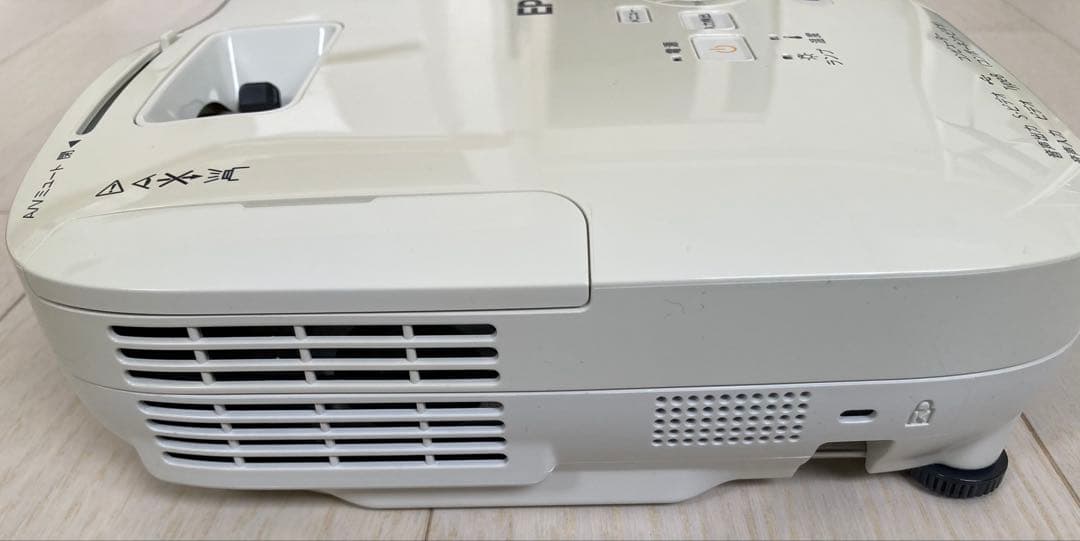 エプソンプロジェクター　EB-S8