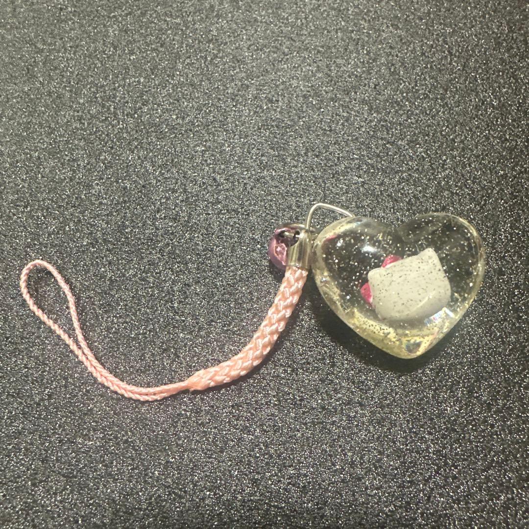 キティ　キラキラハート型ストラップ ユニバーサルスタジオジャパン