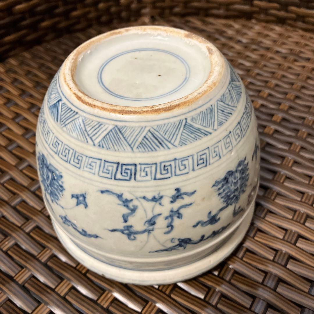 69.李朝染付花文壺（陶器製）直径12cm 高さ10cm