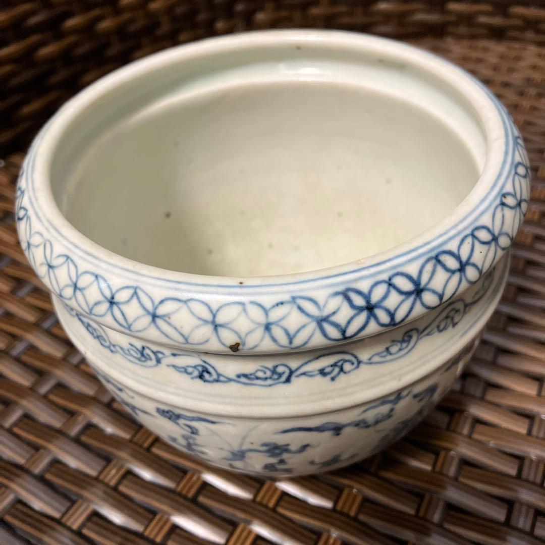 69.李朝染付花文壺（陶器製）直径12cm 高さ10cm