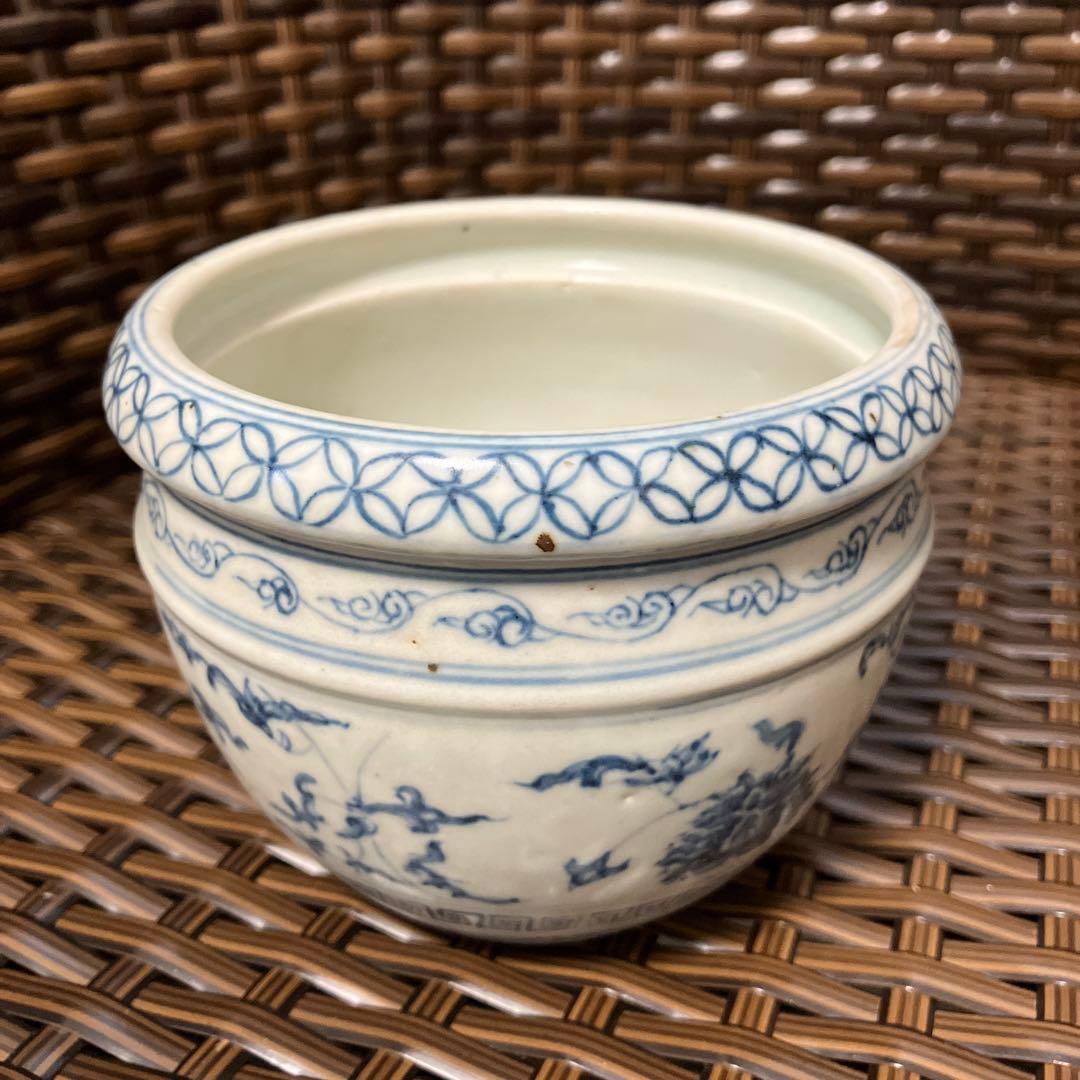 69.李朝染付花文壺（陶器製）直径12cm 高さ10cm