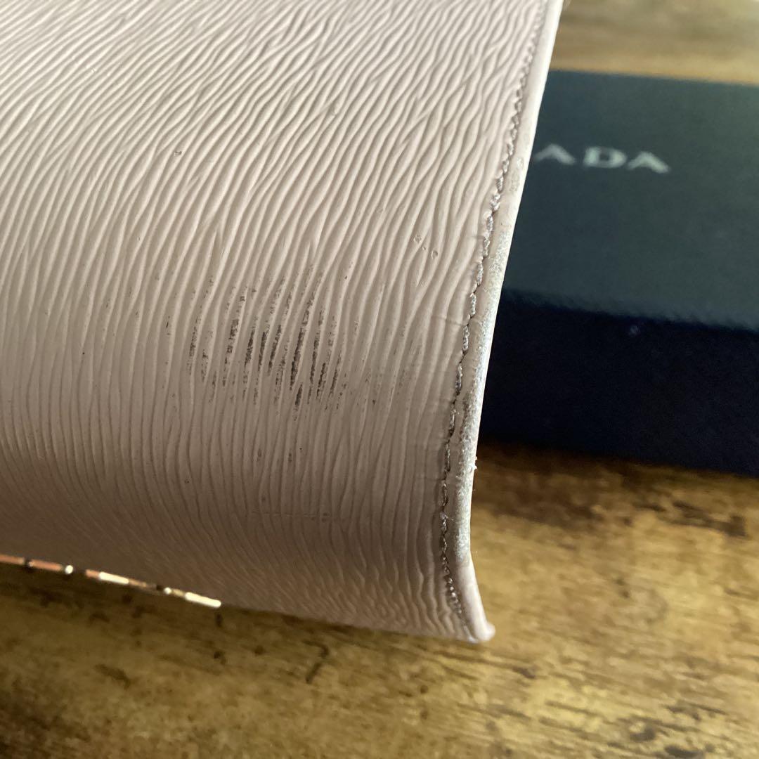 プラダ　PRADA 二つ折り財布 レザー　ベージュ　ピンク