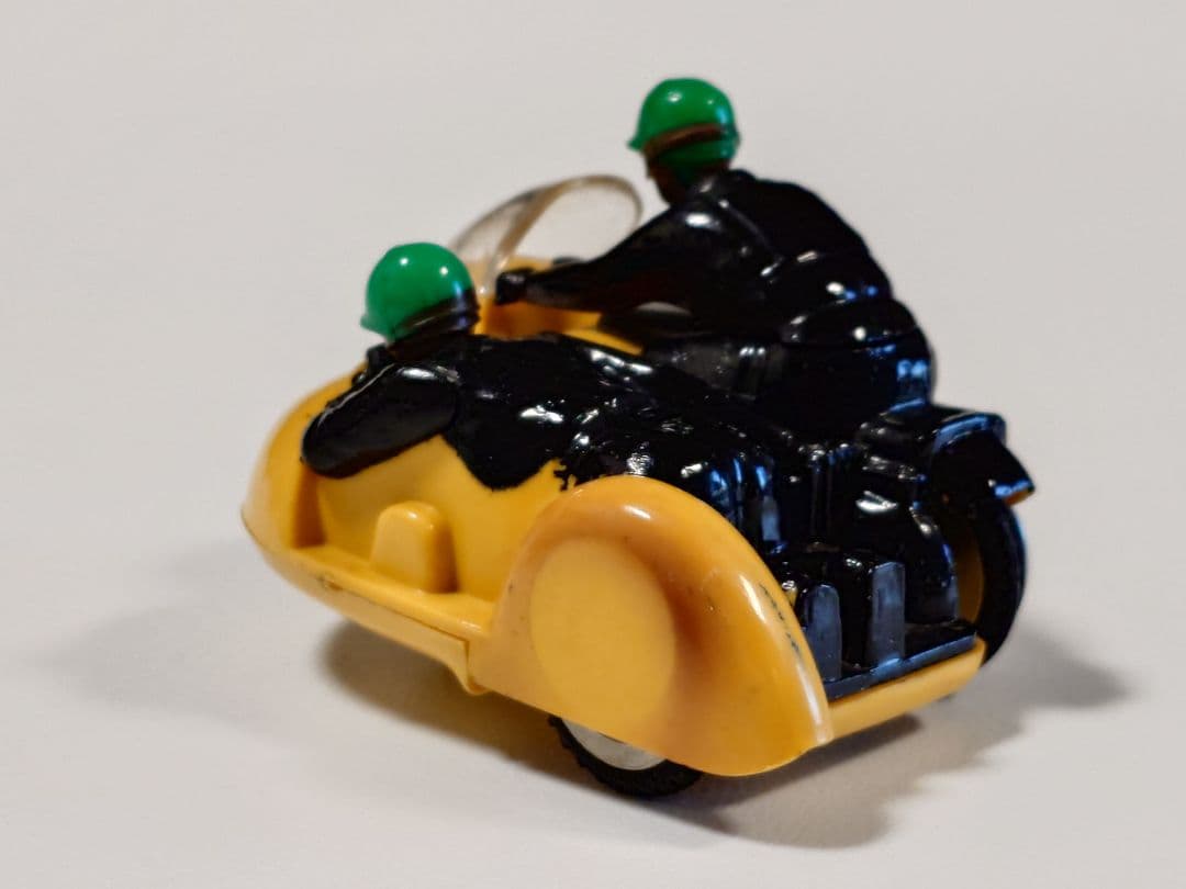 Triang SCALEXTRIC TYPHOON （黄色/緑ヘル）