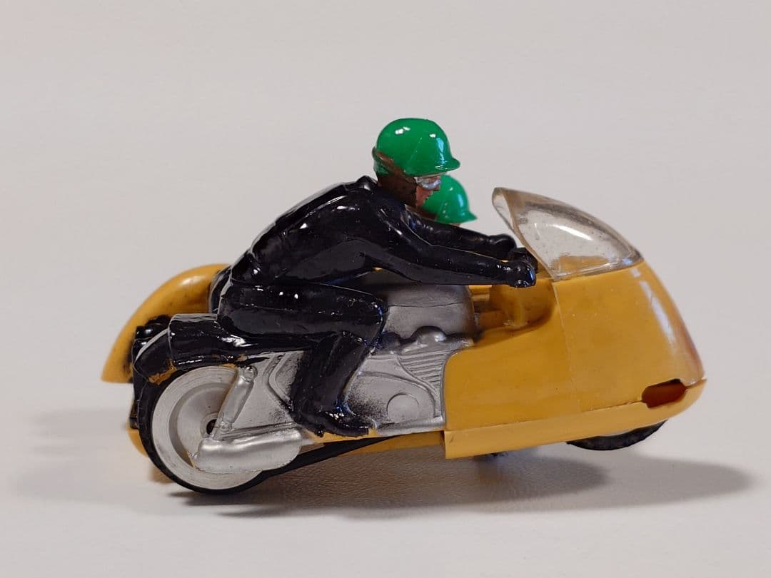 Triang SCALEXTRIC TYPHOON （黄色/緑ヘル）