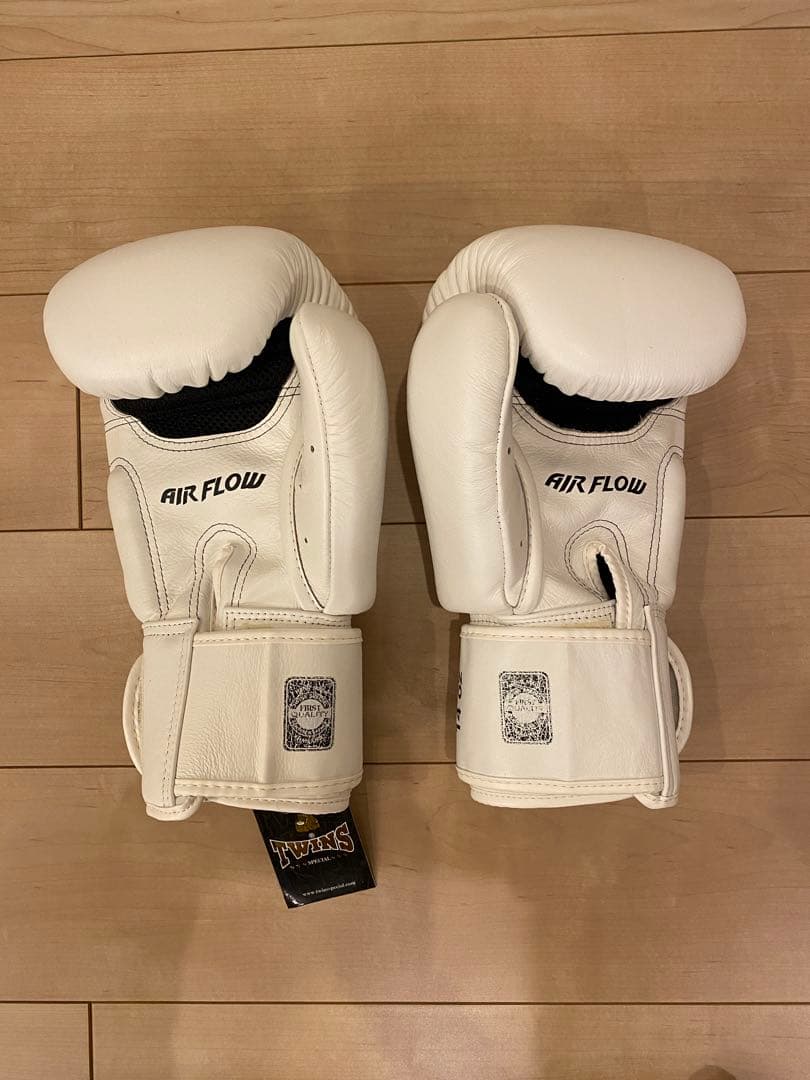 【新品・未使用】TWINS SPECIAL ボクシンググローブ 14 oz 本革