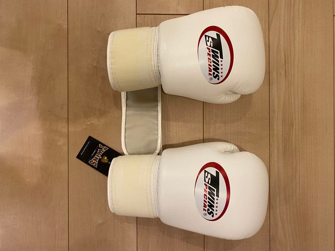 【新品・未使用】TWINS SPECIAL ボクシンググローブ 14 oz 本革