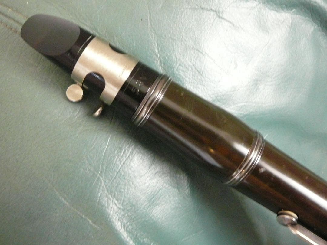 LARK 古い中国製 クラリネット　MP　バンドレン?