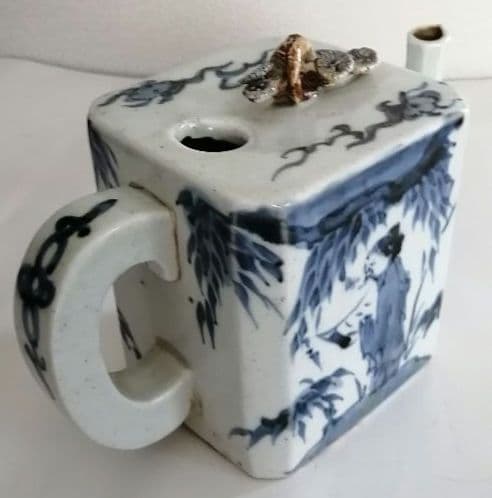 古伊万里　人物酒つぎ