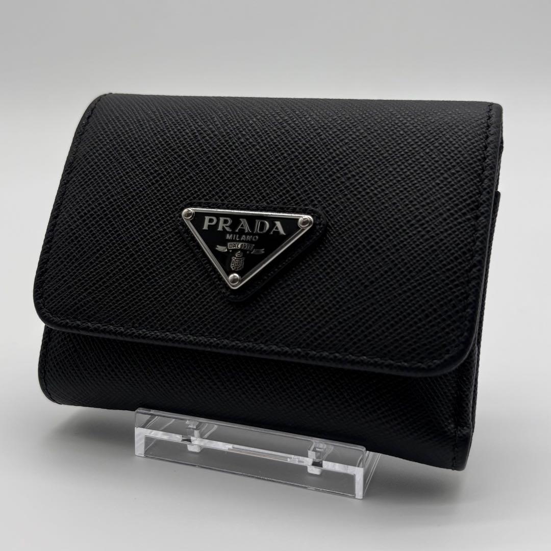 未使用級　PRADA 三つ折り財布　現行　三角ロゴ　サフィアーノレザー　黒