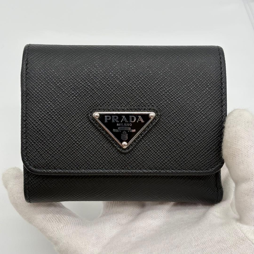 未使用級　PRADA 三つ折り財布　現行　三角ロゴ　サフィアーノレザー　黒