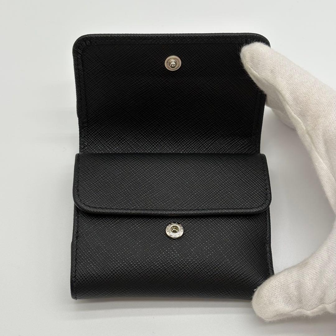 未使用級　PRADA 三つ折り財布　現行　三角ロゴ　サフィアーノレザー　黒