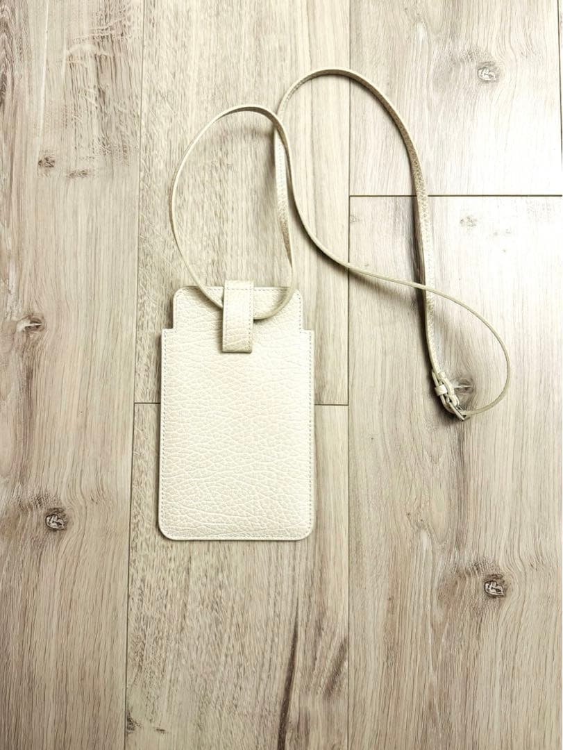 メゾンマルジェラ　Maison Margiera スマホショルダー