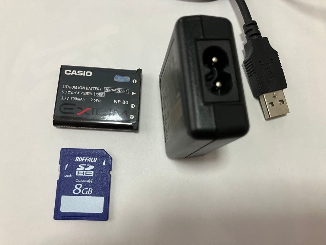 M*a様 カシオ　デジカメ　exilim SDカード付き　充電器あり