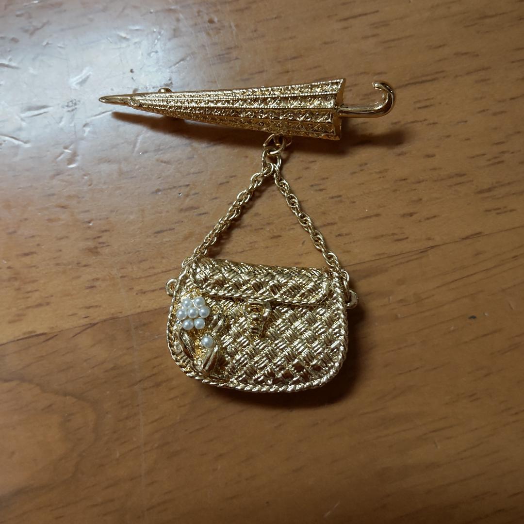 アンティーク風　ブローチ　バッグ　パラソル 　アンティークジュエリー 調