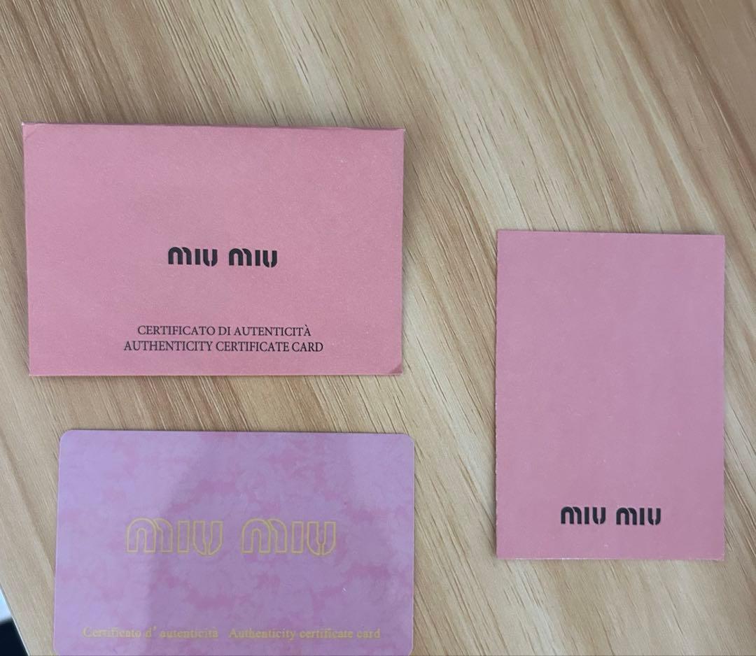 [本日値下げ]miu miuレザーホワイトショルダーバッグ