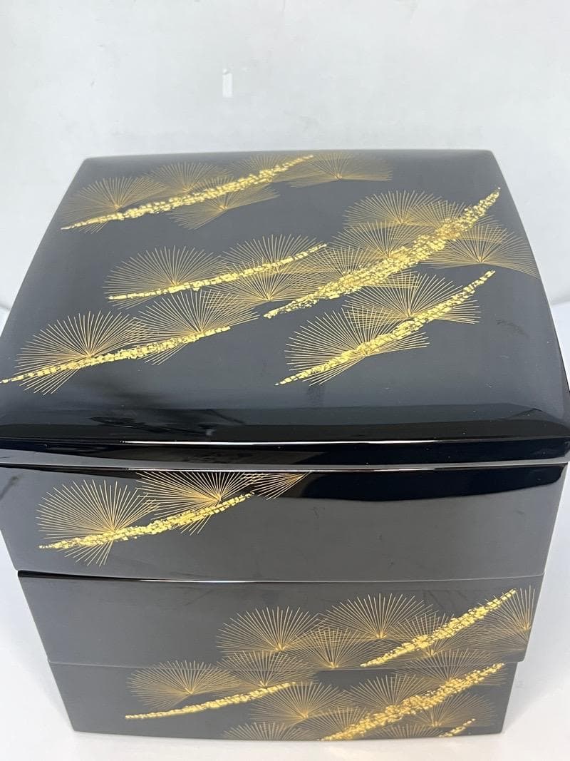 【未使用】 輪島塗 三段重 6.5寸 黒呂色 箔扇沈金　うるし工芸 なかたに