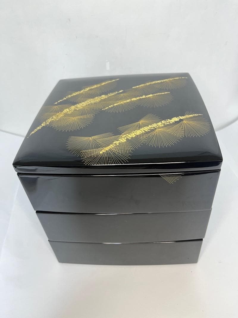 【未使用】 輪島塗 三段重 6.5寸 黒呂色 箔扇沈金　うるし工芸 なかたに