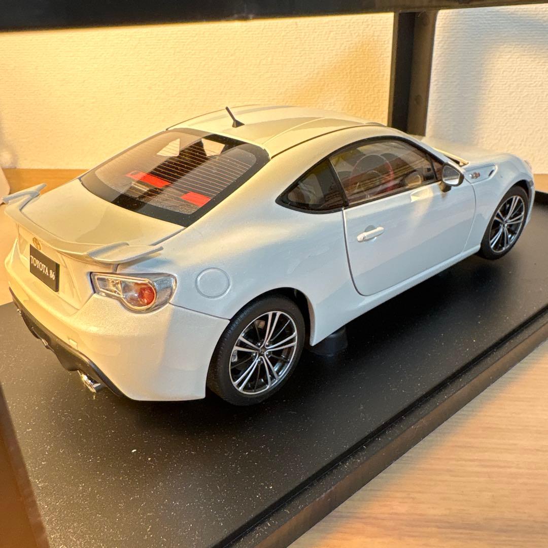 オートアート　トヨタ　86 1/18 ミニカー　ホワイト