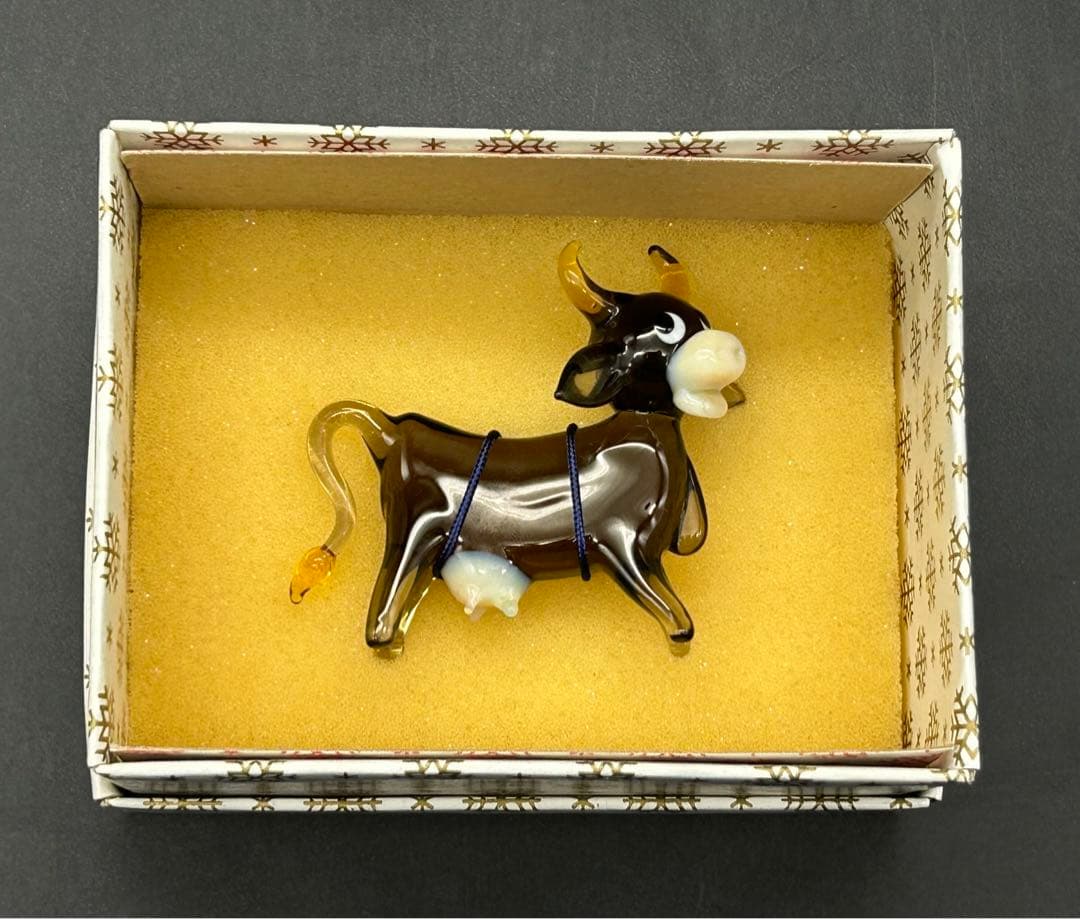 ガラス　チェコスロバキア　フィギュリン　牛　ビンテージ　コレクション　専用箱あり