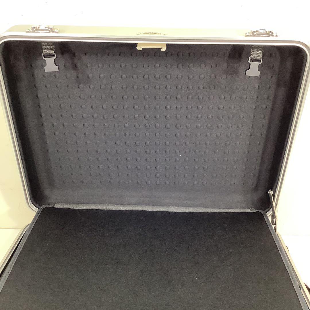 1124Z ゼロハリバートン アタッシュケース シール跡あり