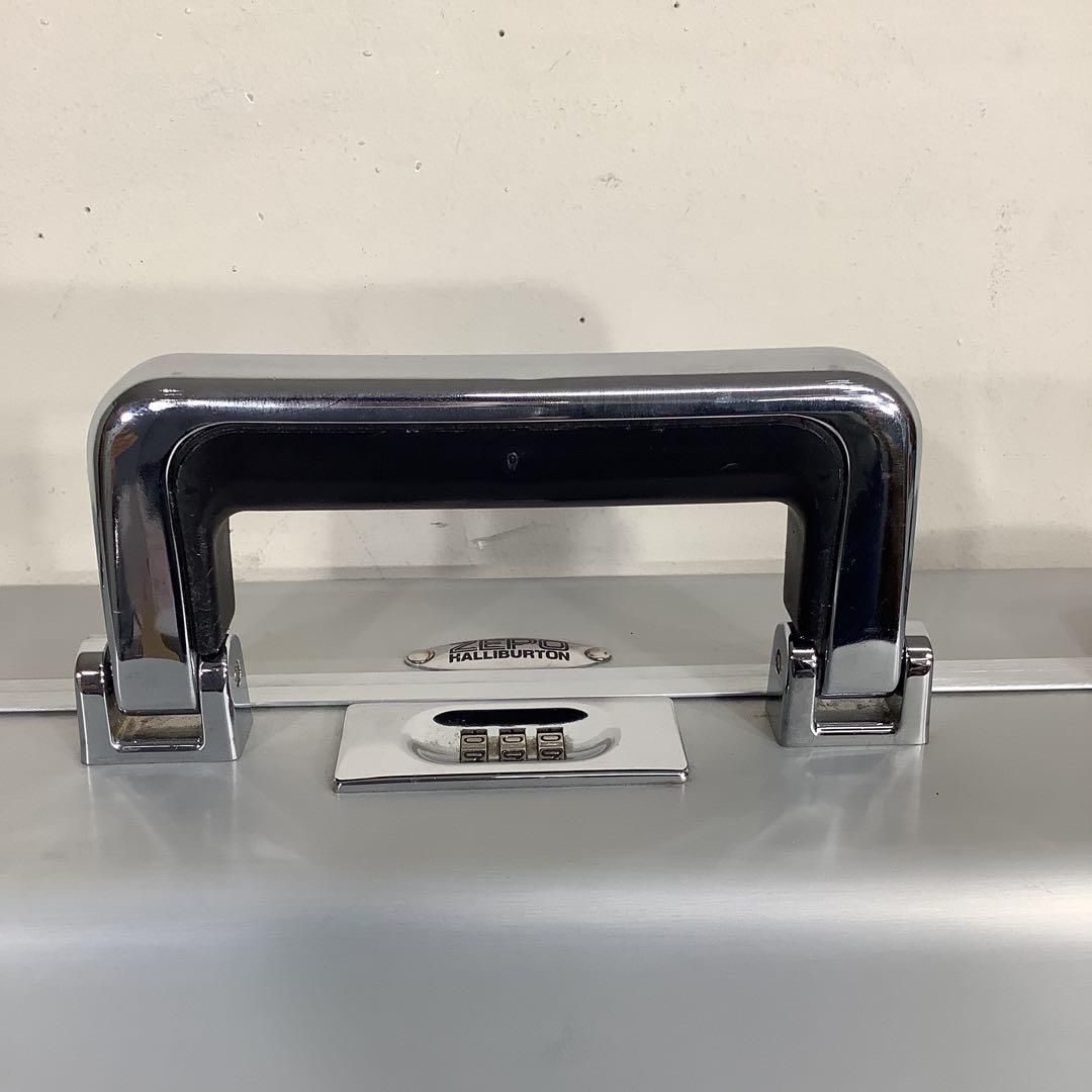 1124Z ゼロハリバートン アタッシュケース シール跡あり